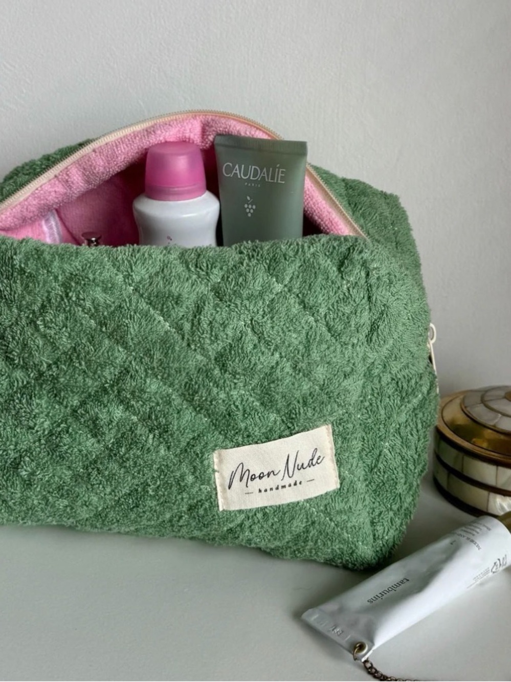 New MoonNude Handmade Green Quilted Terry Dopp Kit with Pink Lining - Picture 3 of 6